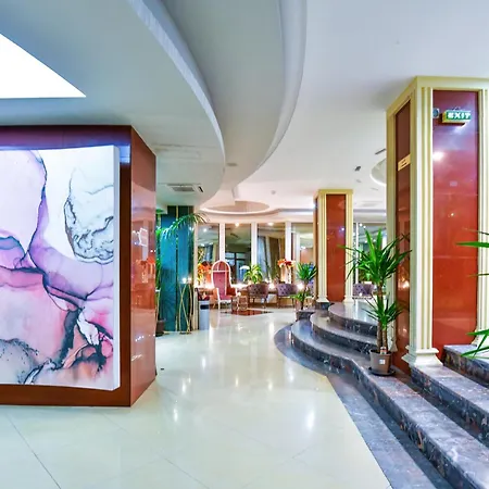 Royal By Euxin ホテル