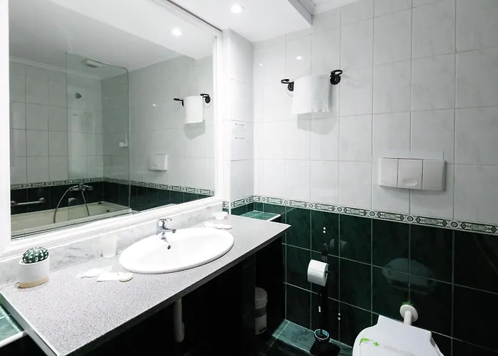 Royal By Euxin Hotel 3*